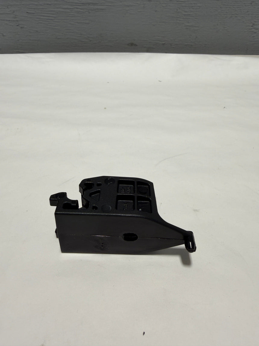 2011-2015 Kia Optima OEM Non-Xenon Headlamp Mounting Clip (1)