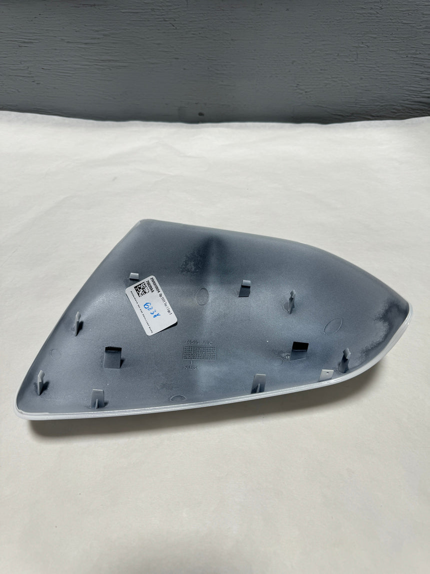 2012-2020 Sienna LE, SE or XLE Passenger Side Mirror Cover Super White 040 OEM