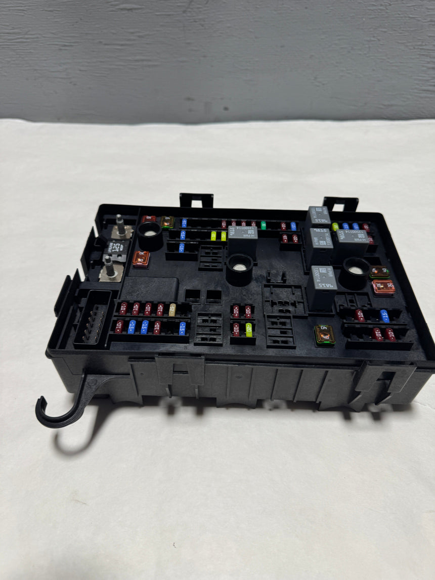 2013-2014 Savana or Express 6.6 Diesel Under Hood Fuse Junction Box OEM