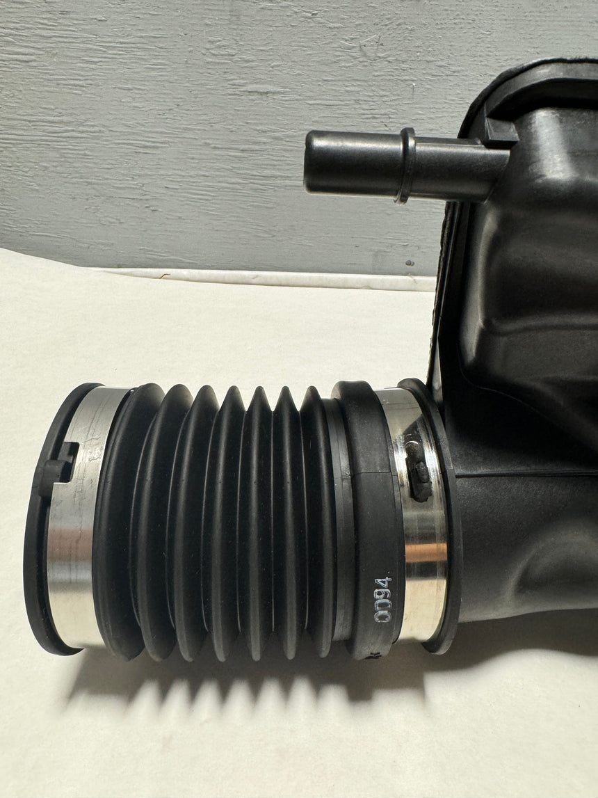 2013-2016 Cadillac ATS 2.5 Air Cleaner Outlet Duct Genuine OEM New