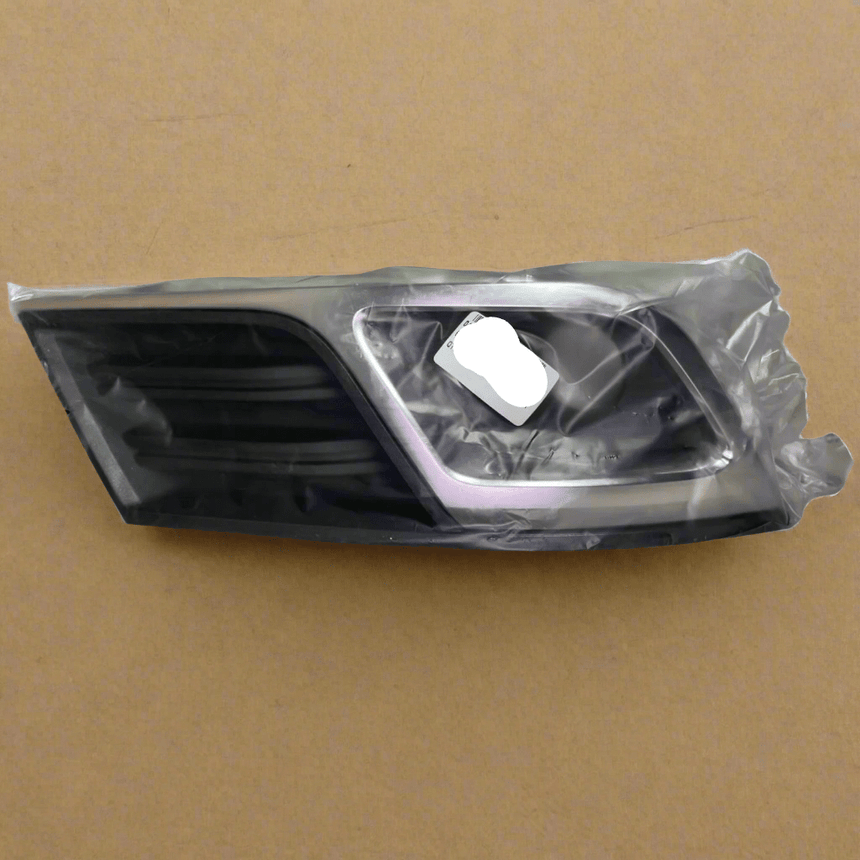 2013-2017 Chevrolet Traverse LT Passenger Side Front Fog Light Bezel Cover OEM