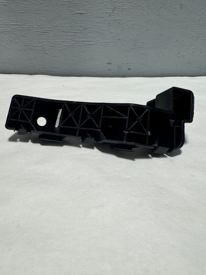 2014-2019 Kia Soul Front Bumper Passenger Side Lower Cover Bracket OEM