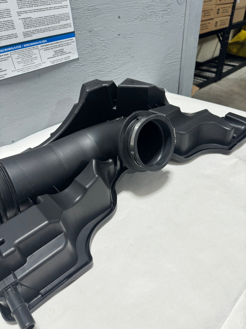 2014-2019 Silverado Sierra 5.3 Engine Air Cleaner Intake Outlet Duct OEM