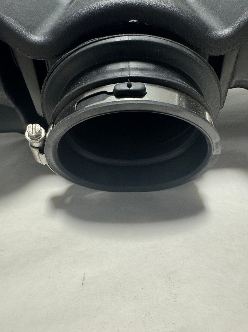 2014-2019 Silverado Sierra 5.3 Engine Air Cleaner Intake Outlet Duct OEM