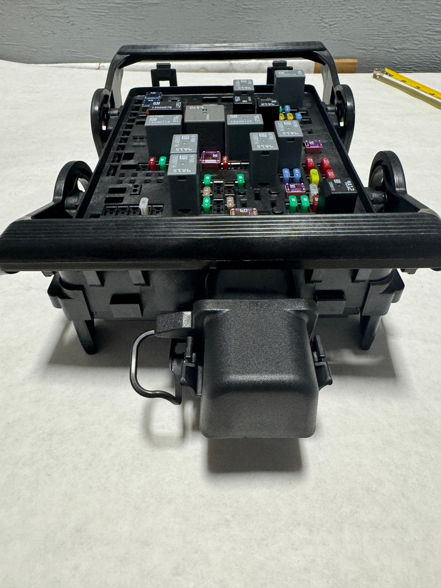 2014-2019 Silverado Sierra 6.0 Engine Under Hood Fuse Box - Without E-Assist Only