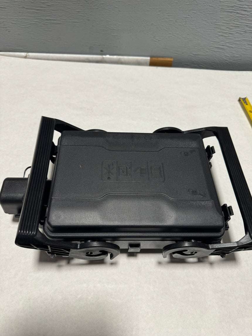 2014-2019 Silverado Sierra 6.0 Engine Under Hood Fuse Box - Without E-Assist Only