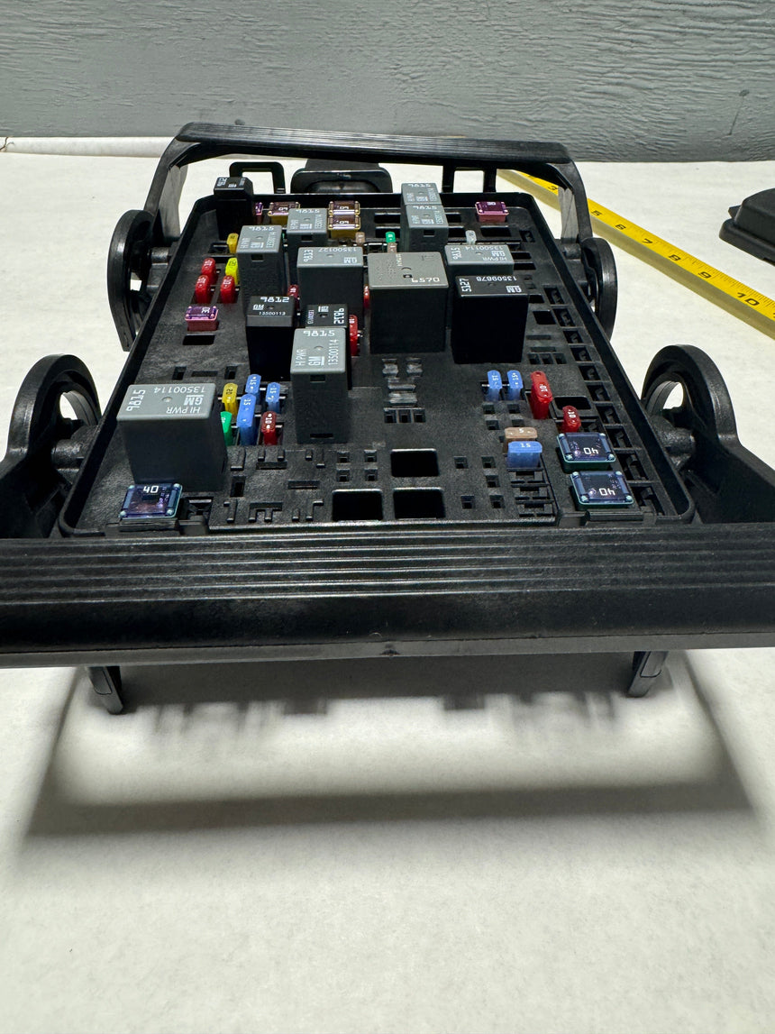 2014-2019 Silverado Sierra 6.0 Engine Under Hood Fuse Box - Without E-Assist Only