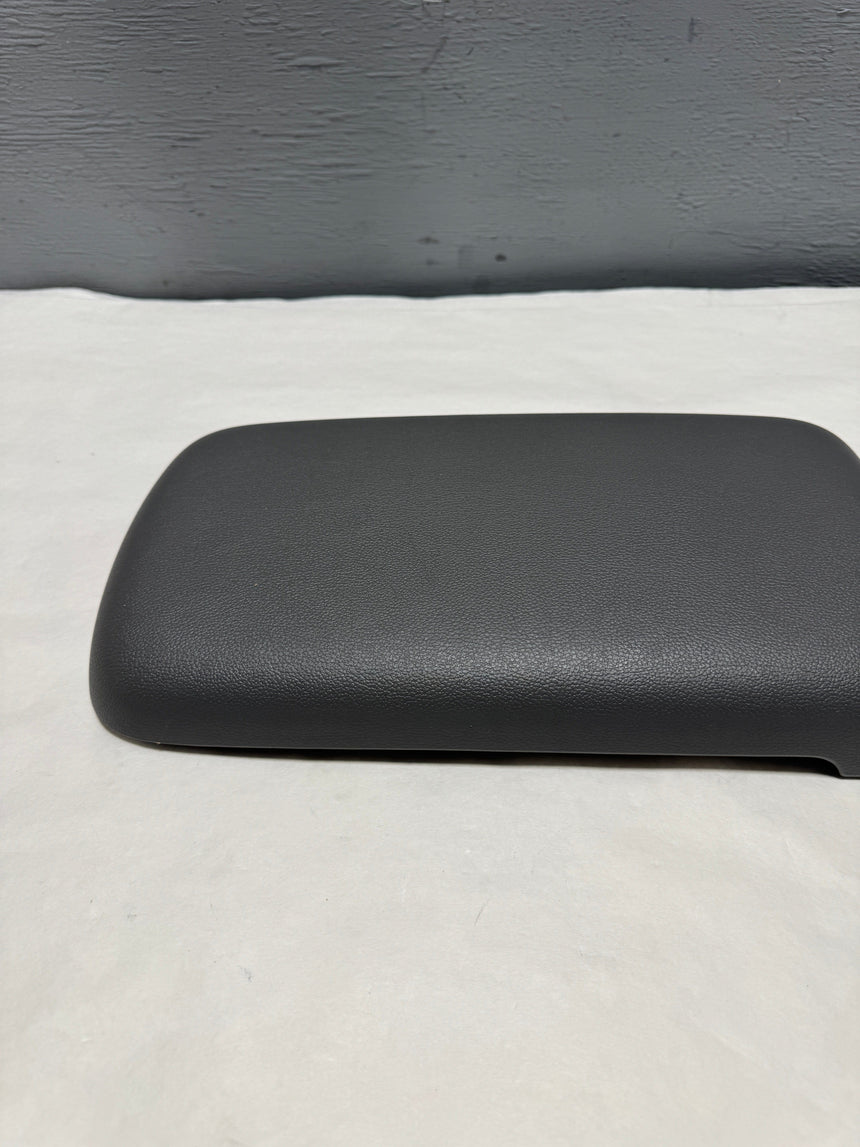 2015-2019 Canyon or Colorado Center Console Door Armrest For Auto Trans And Non Wireless Charging