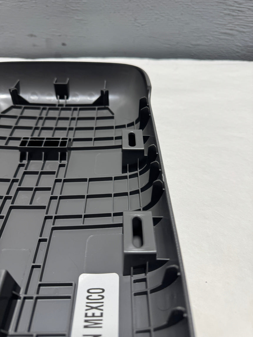 2015-2019 Canyon or Colorado Center Console Door Armrest For Auto Trans And Non Wireless Charging