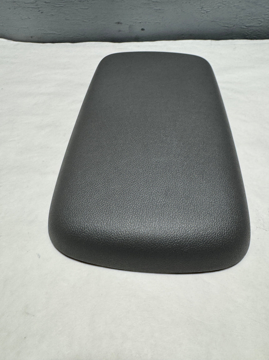 2015-2019 Canyon or Colorado Center Console Door Armrest For Auto Trans And Non Wireless Charging