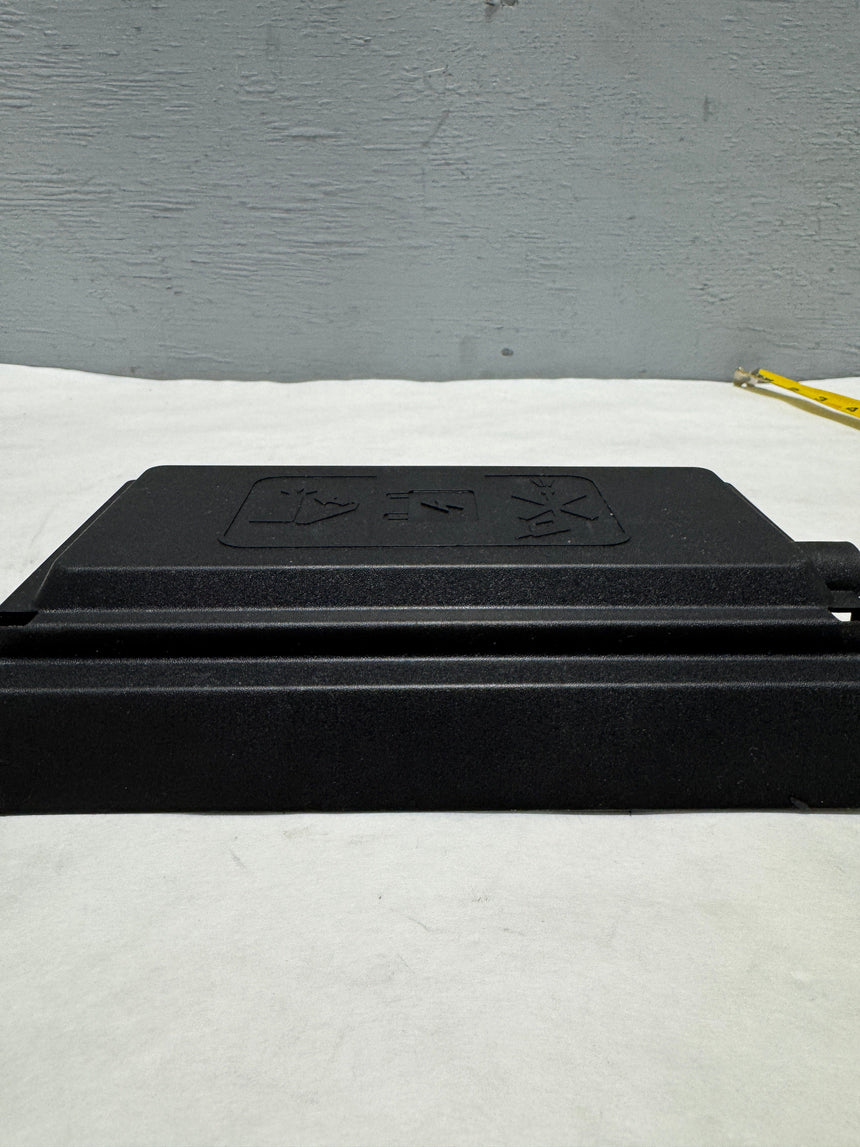 2015-2020 Tahoe Yukon 5.3 or 6.0 Battery Fuse Block Top Cover OEM