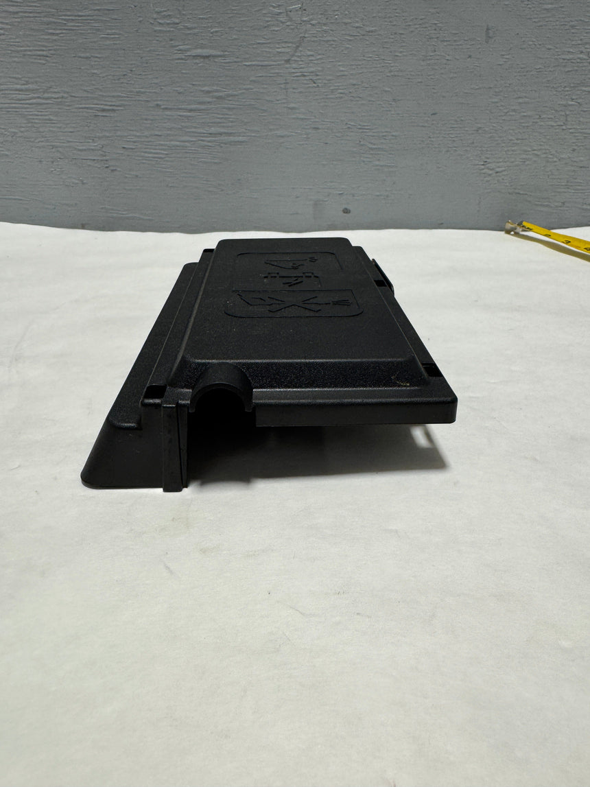 2015-2020 Tahoe Yukon 5.3 or 6.0 Battery Fuse Block Top Cover OEM
