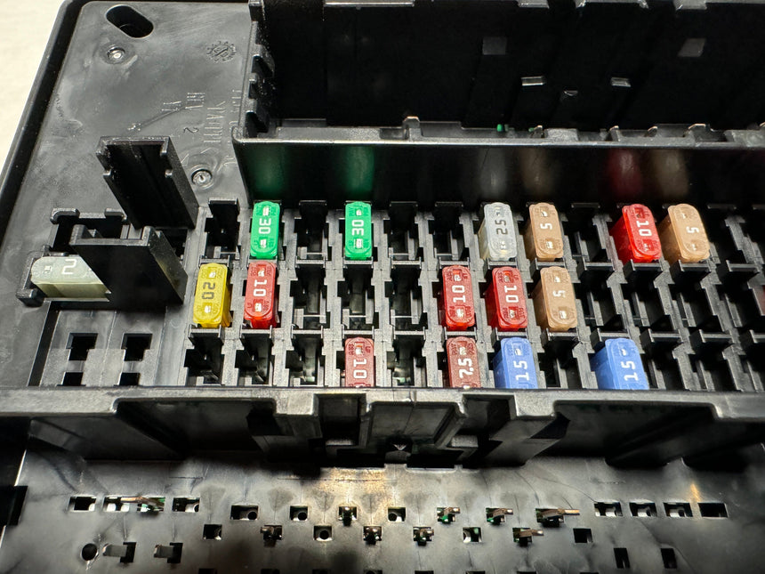 2016-2017 Camaro Rear Fuse Box Number On Current Box Must Be 4726