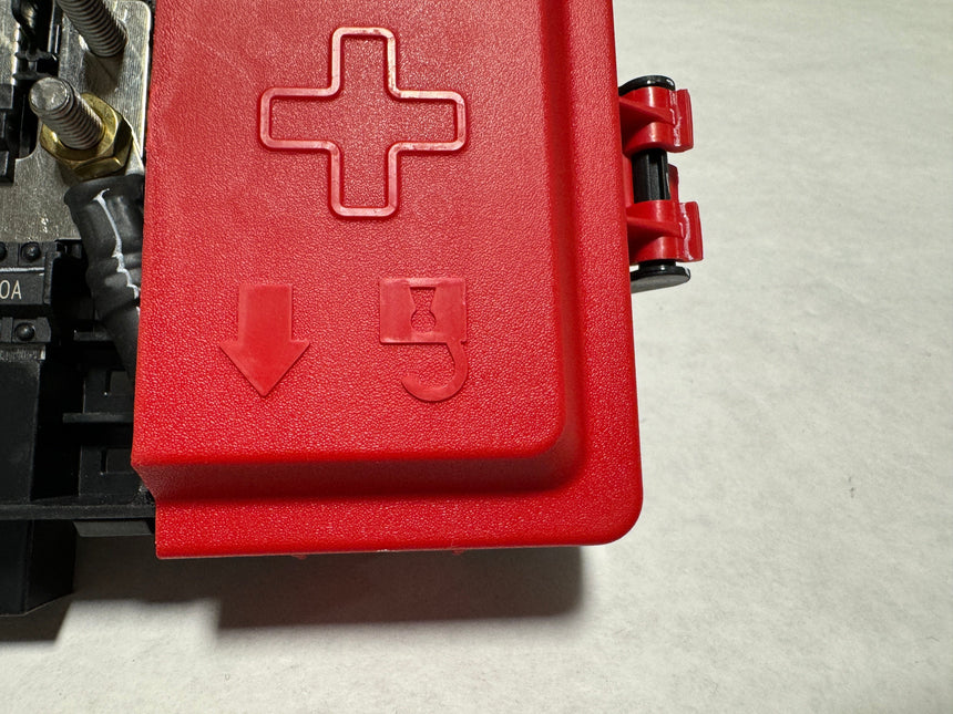 2016-2018 Silverado or Sierra Battery 1500 Distribution Fuse Block OEM
