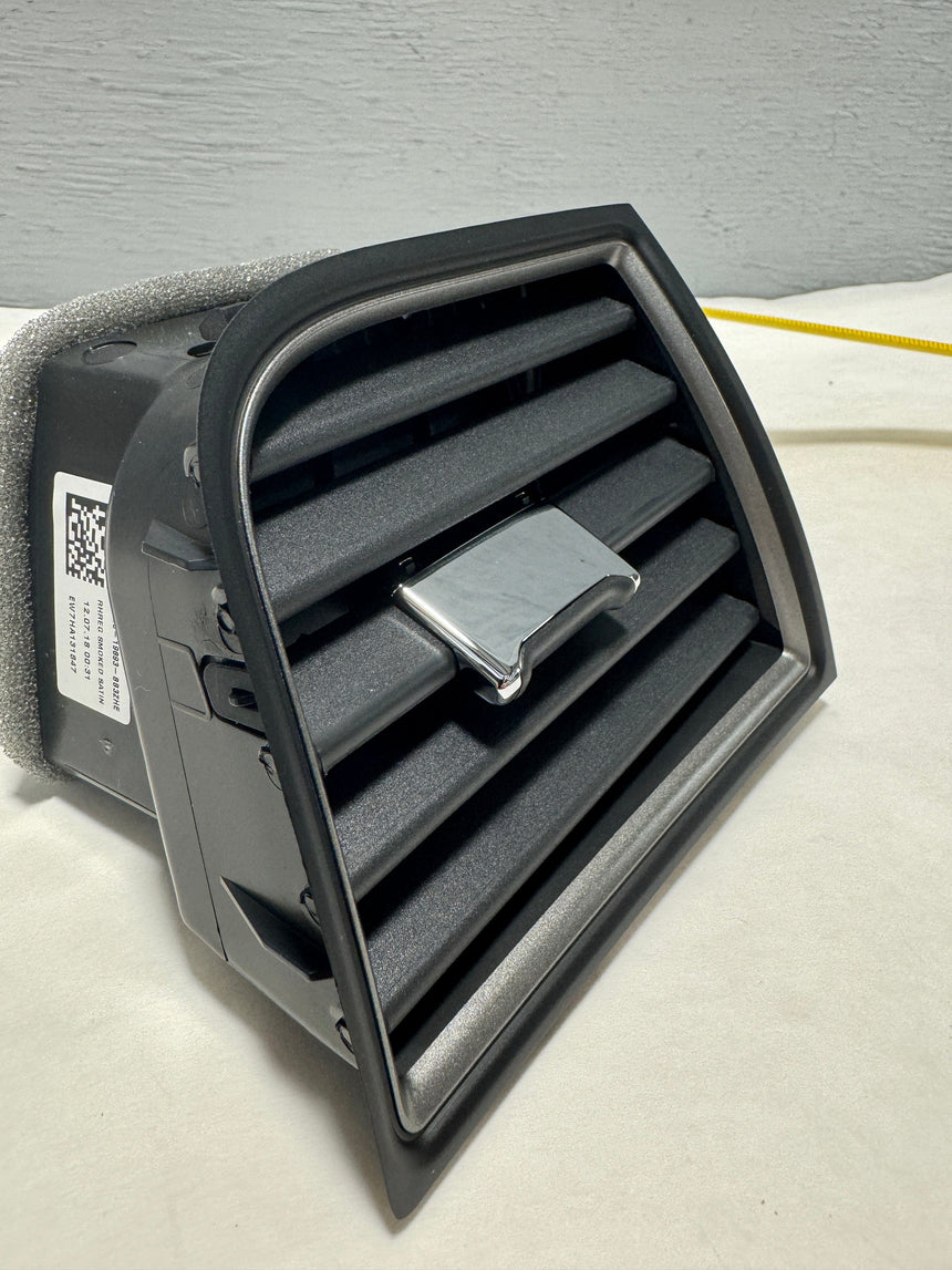 2016-2019 Ford Explorer Dash Outer Passenger Side Vent Louver Closest To Door