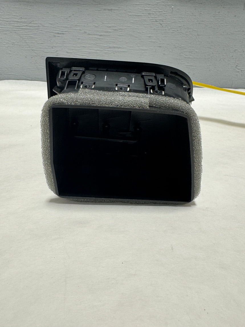 2016-2019 Ford Explorer Dash Outer Passenger Side Vent Louver Closest To Door