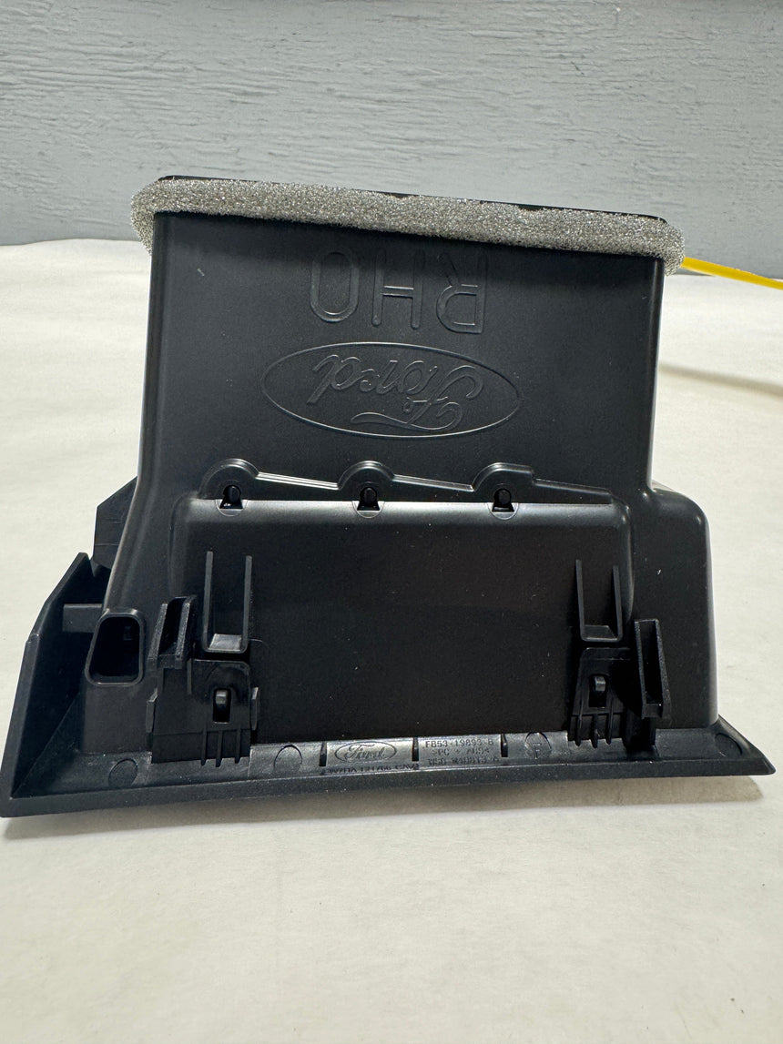 2016-2019 Ford Explorer Dash Outer Passenger Side Vent Louver Closest To Door
