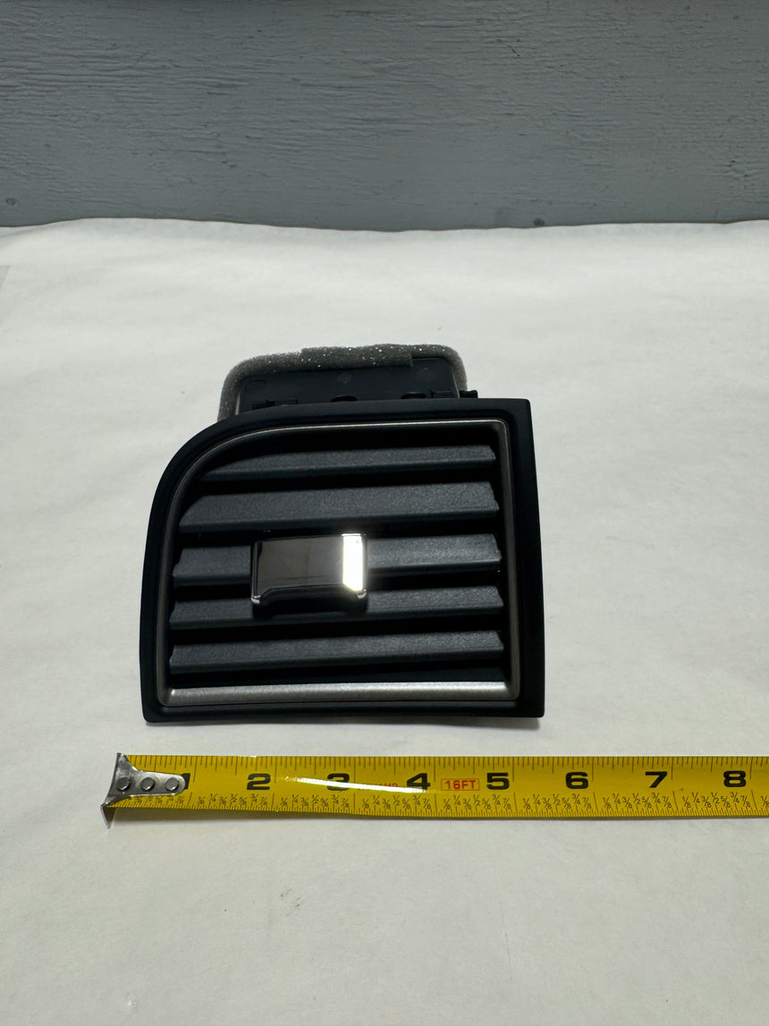 2016-2019 Ford Explorer Dash Outer Passenger Side Vent Louver Closest To Door