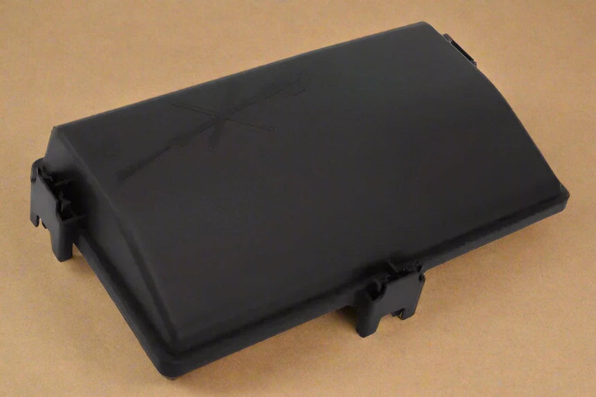 2016-2020 Canyon Colorado 2.8 Diesel Engine Fuse Block Top Cover Genuine OEM