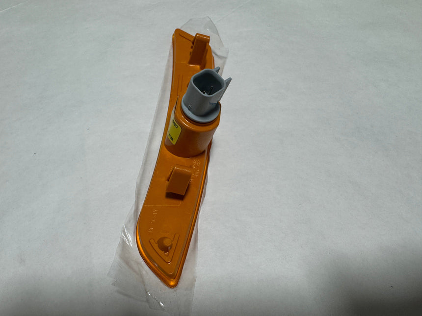 2016-2020 Chevrolet Camaro Front Driver Side Orange Side Marker Lamp Genuine OEM