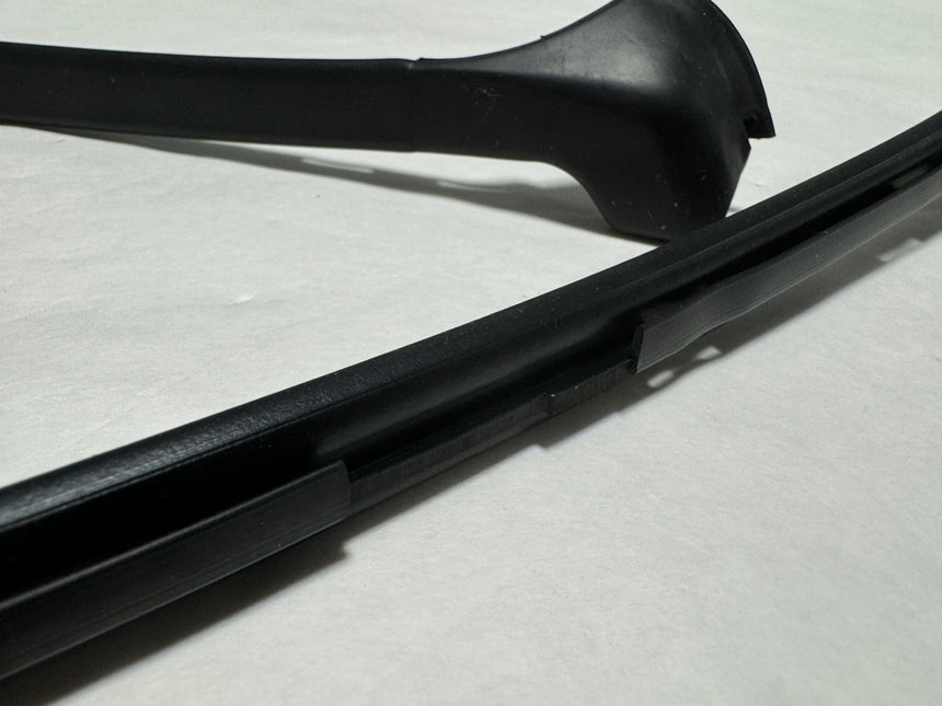 2017-2020 Acura MDX Front Grille Seal Weatherstrip OEM New