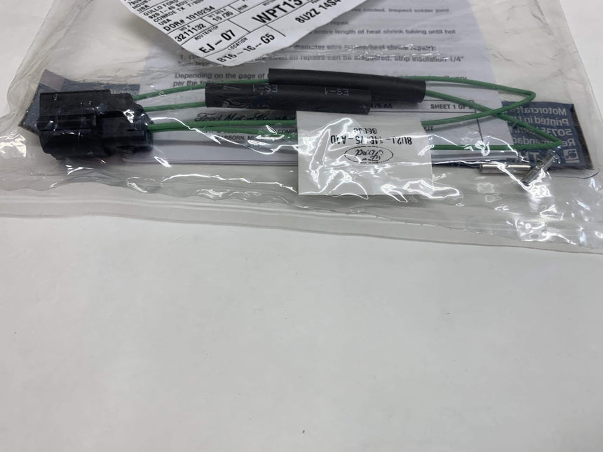 2017-2024 Ford F-350 Dually DRW Center Rear Red Marker Lamp With Wiring Plug Genuine OEM