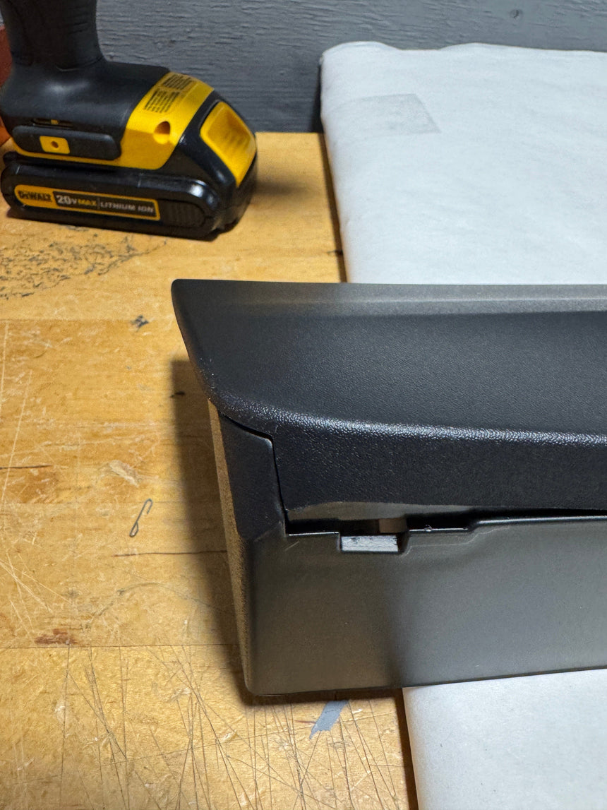 2017-2024 Cadillac Xt5 Front Lower Driver Side Black Door Trim Molding OEM