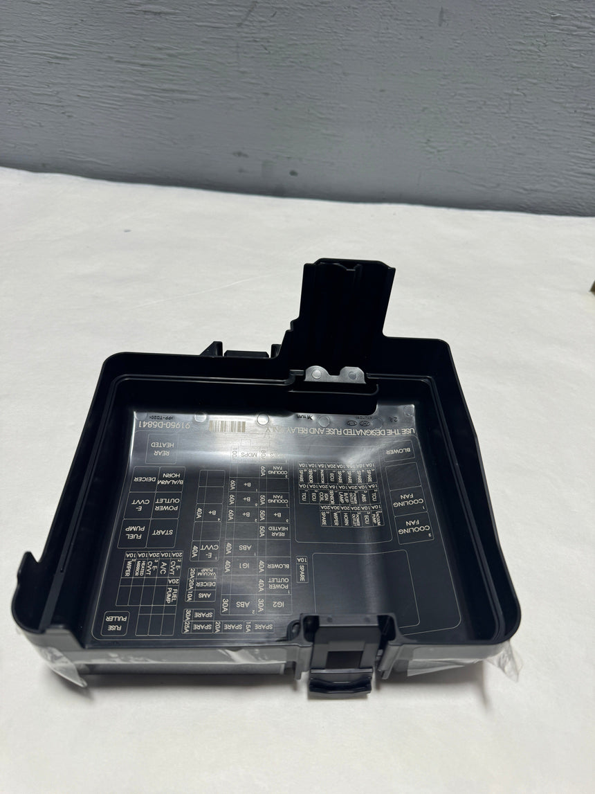 2019-2020 Kia Optima Non Hybrid Under Hood Fuse Box Upper Cover For 6 Speed Transmission Equipped Only
