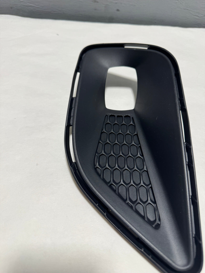 2019-2022 Jeep Cherokee Passenger Side Fog Light Bezel Trim OEM