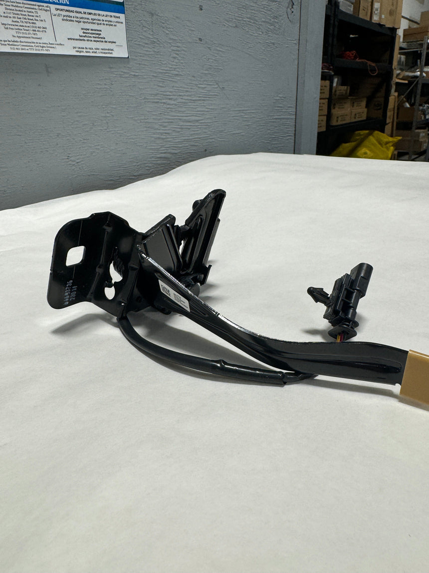 2019-2024 Chevrolet Equinox Hood Latch Lock With Wire and Plug Genuine OEM