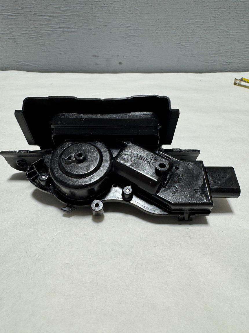 2019-2025 Jeep Cherokee Non Power Liftgate Latch Lock Genuine OEM New OEM