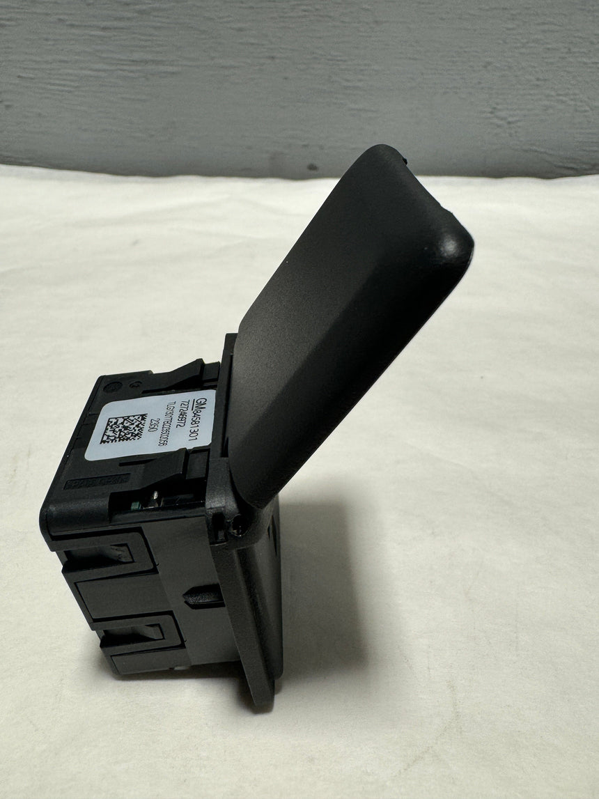 2020-2023 Silverado Sierra 2500 3500 120V Power Receptacle Plug OEM