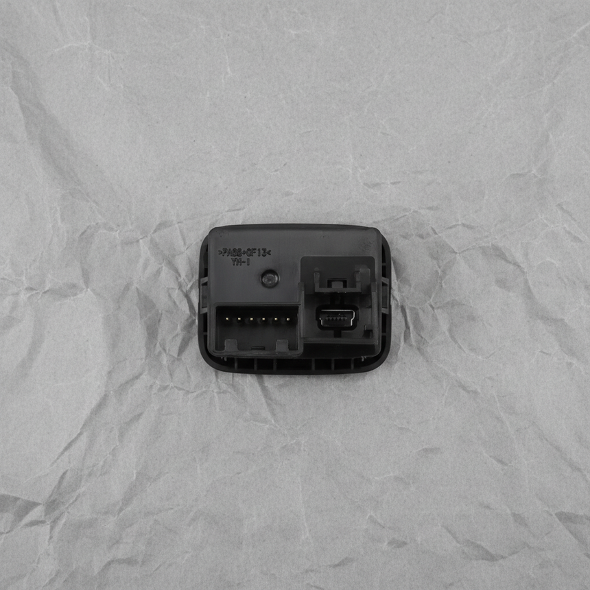 2015-19 Chevy Colorado GMC Canyon OEM Jet Black Multimedia Receptacle alternate view