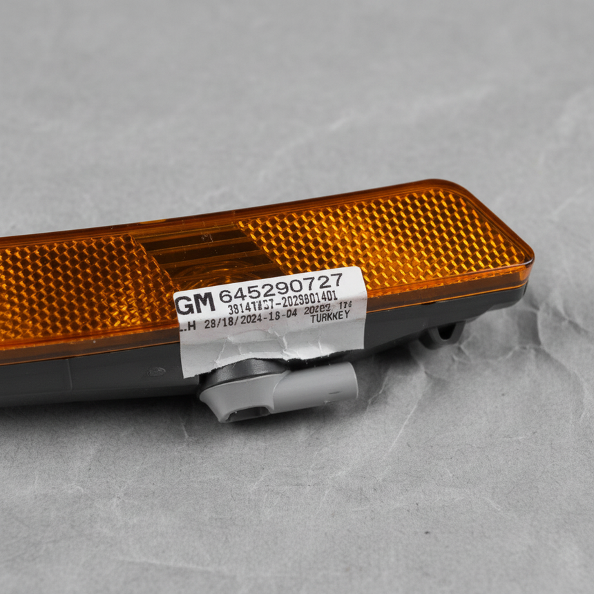 2018-2020 Buick Regal Driver Side Front Marker Lamp OEM - Middle Detail