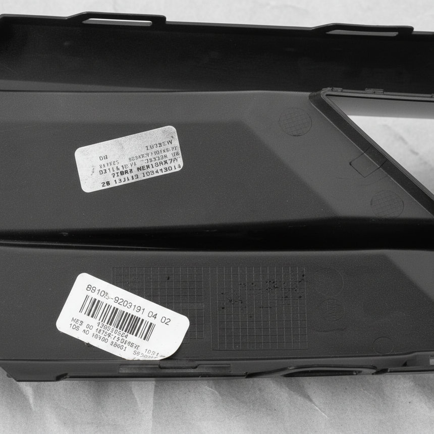 Volkswagen Tiguan Bumper Trim Middle Detail 2