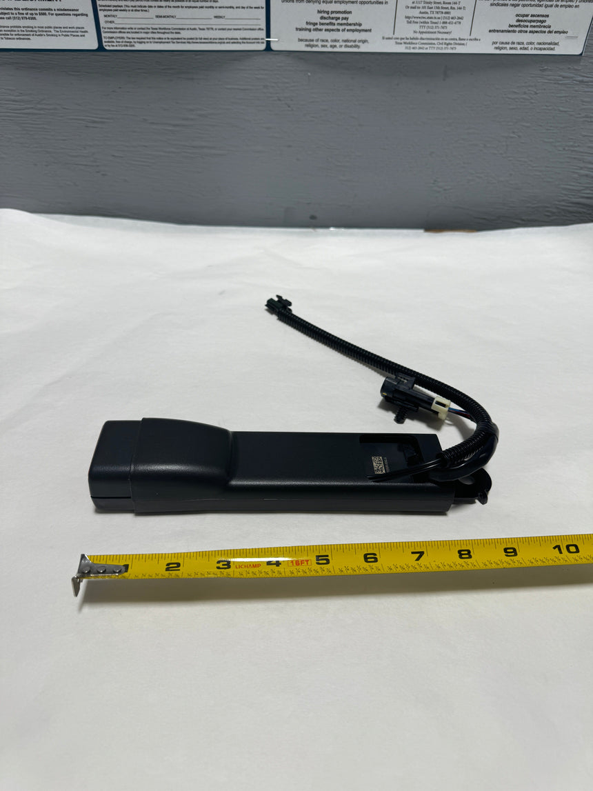 Silverado Sierra Tahoe Yukon Passenger Side Seat Belt Buckle OEM