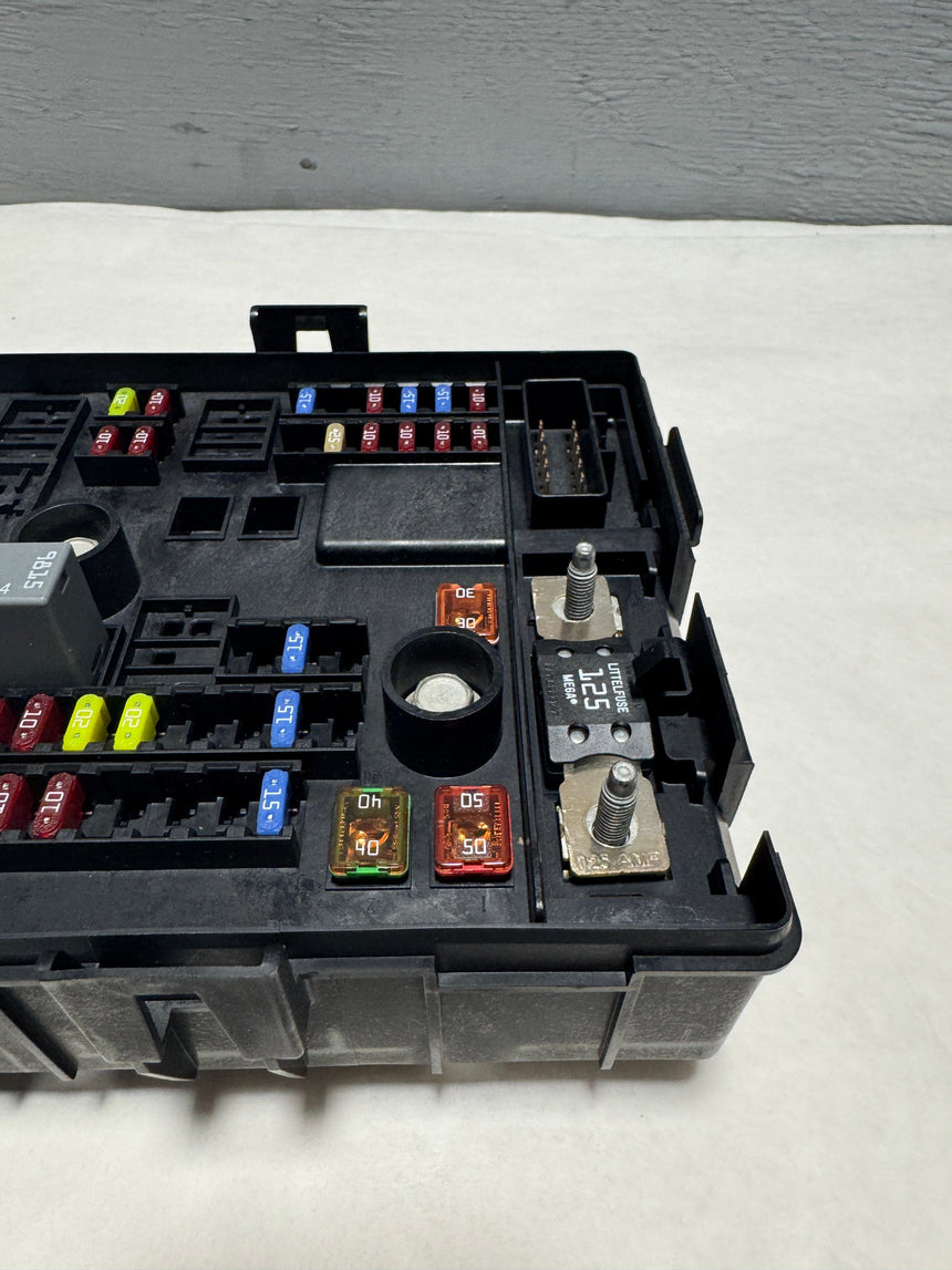 2013-2014 Savana or Express 6.6 Diesel Under Hood Fuse Junction Box OEM
