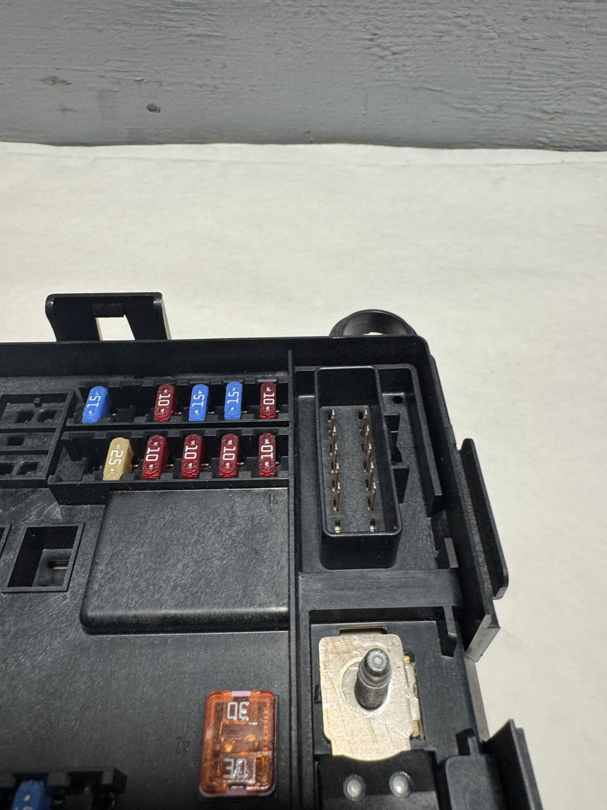 2013-2014 Savana or Express 6.6 Diesel Under Hood Fuse Junction Box OEM