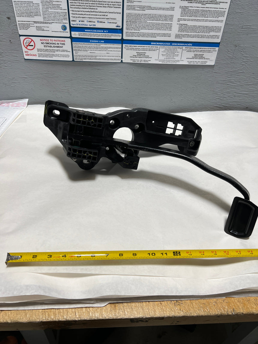 2013-2016 Ford Fusion or MKZ Brake Pedal and Bracket OEM New