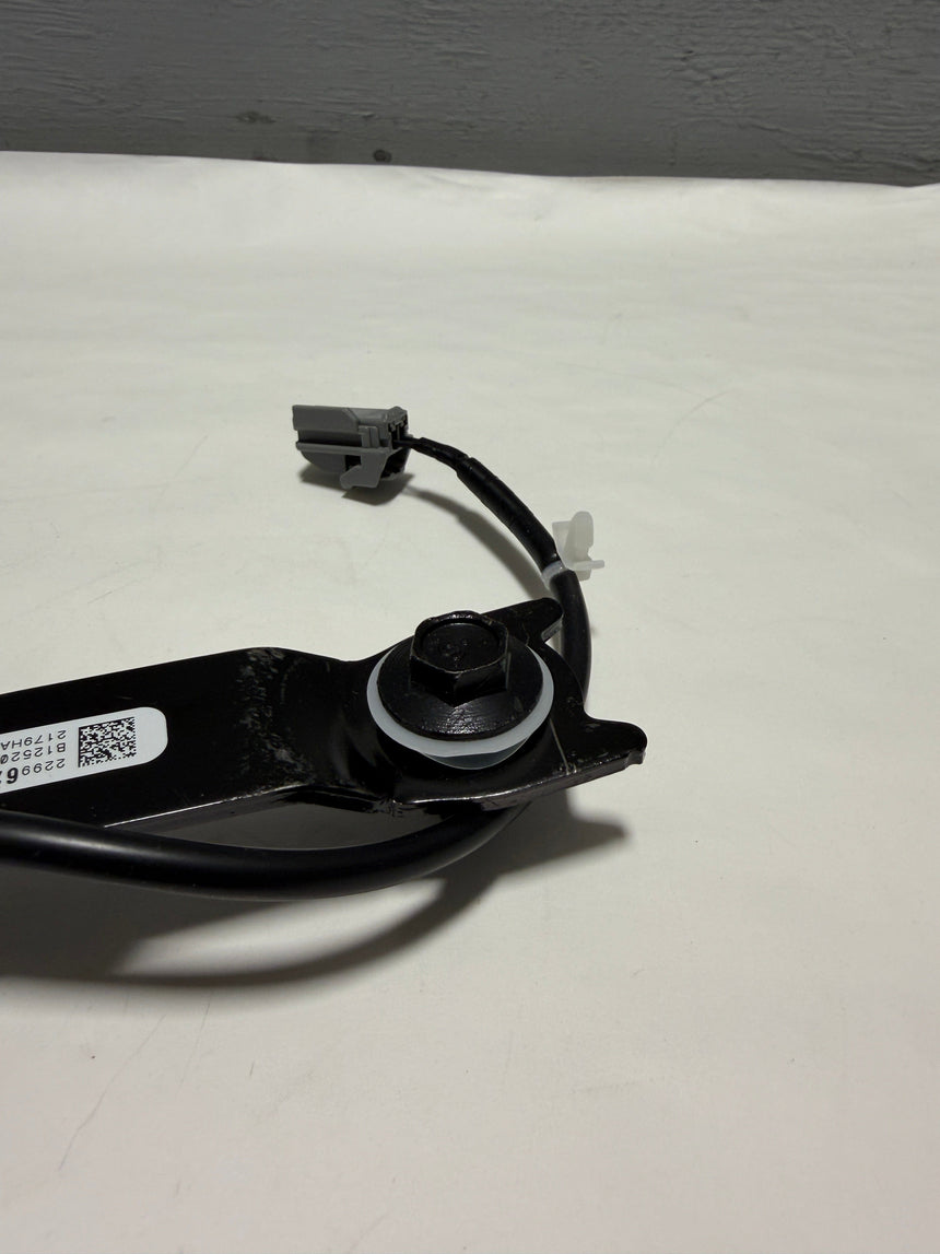 2013-2017 Enclave Acadia Traverse Front Driver Seat Belt Buckle End Black
