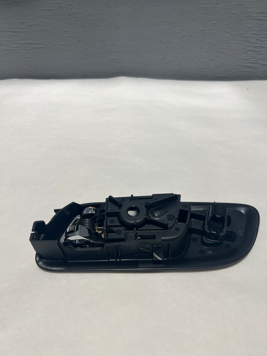 2013-2019 Ford Taurus Front Passenger Door Interior Chrome Door Handle With Lock Switch