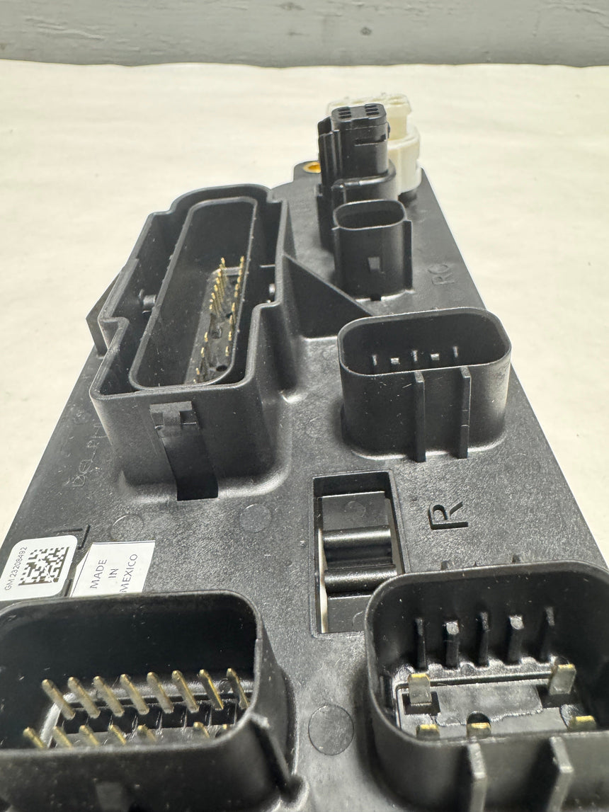 2014-2015 Silverado Sierra Rear Lamp Wiring Harness Junction Block For Camera Equipped Only