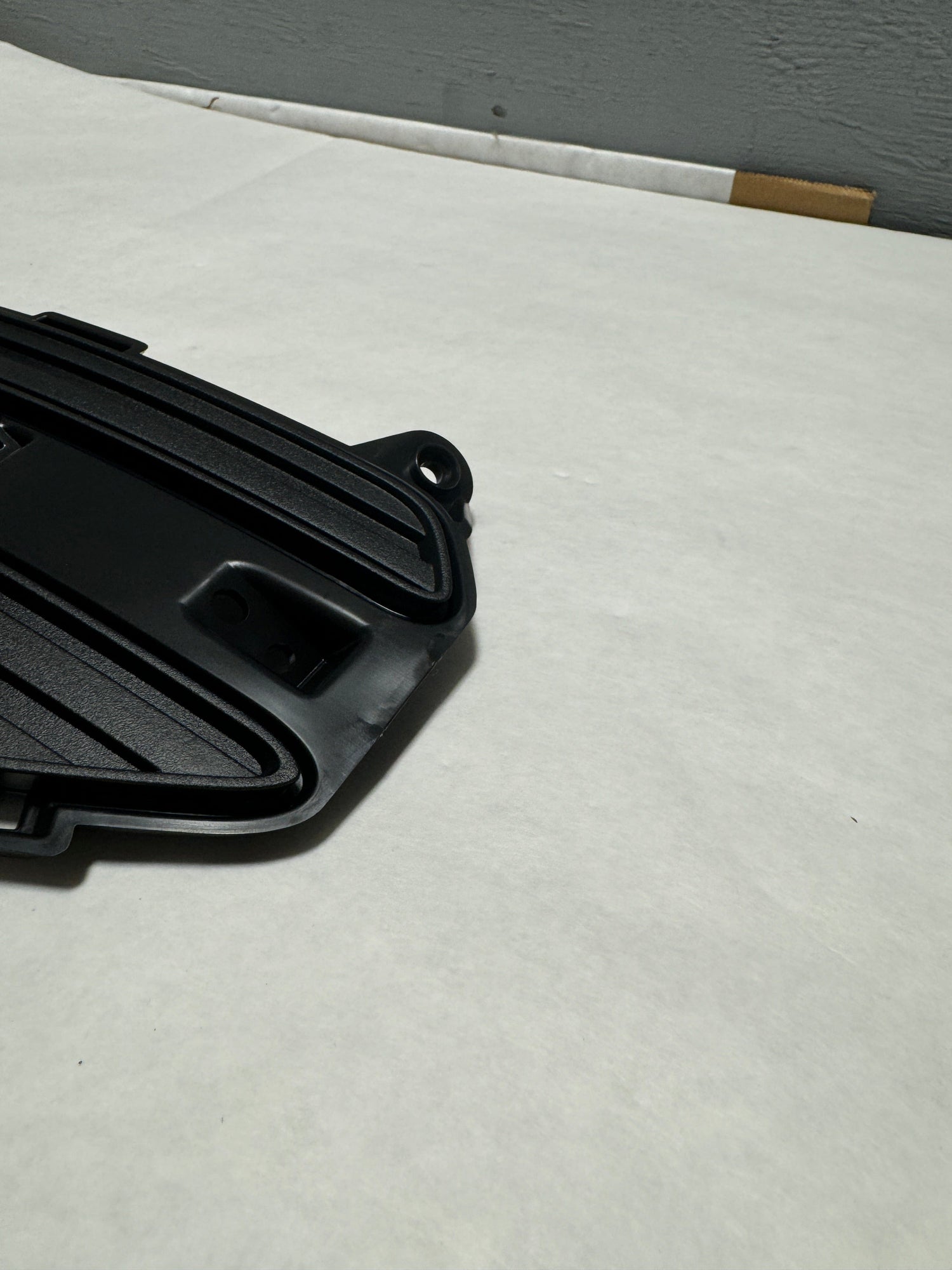 2014-2016 Kia Sportage Passenger Side Fog Lamp Molding Outer Grille Lower Support