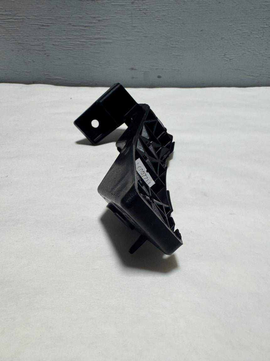 2014-2019 Kia Soul Front Bumper Passenger Side Lower Cover Bracket OEM
