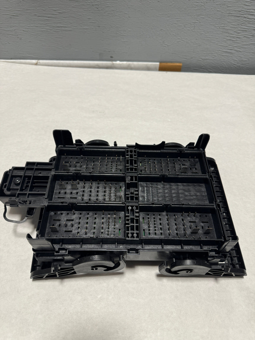 2014-2019 Silverado Sierra 6.0 Engine Under Hood Fuse Box - Without E-Assist Only