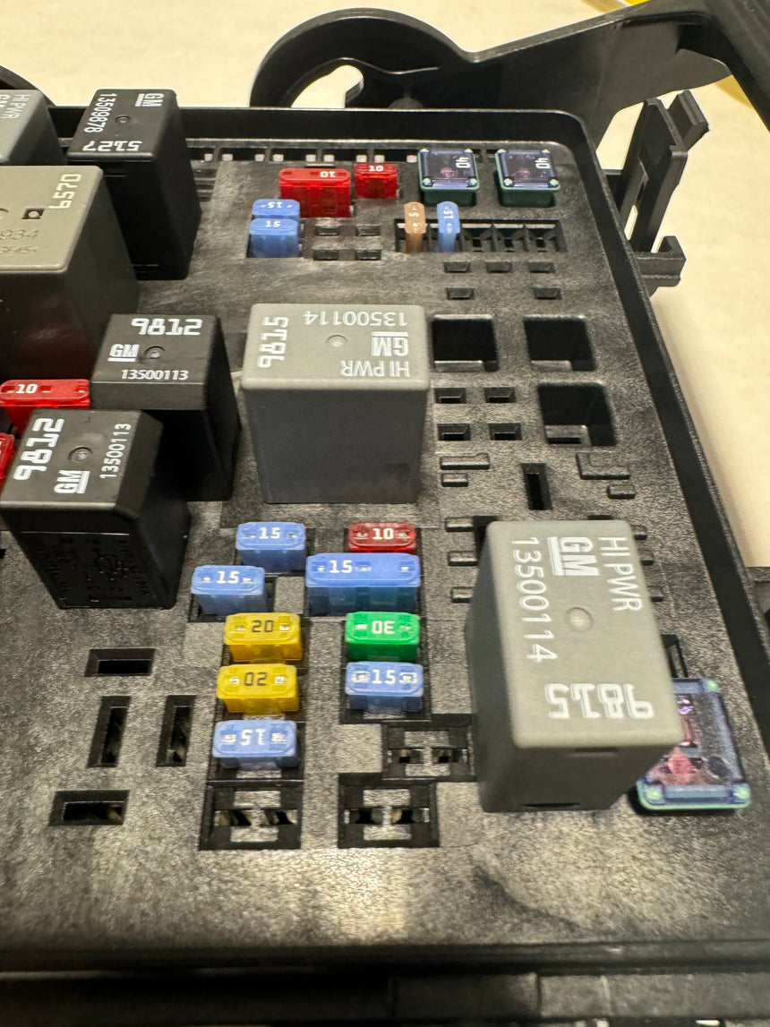 2014-2019 Silverado Sierra 6.0 Engine Under Hood Fuse Box - Without E-Assist Only