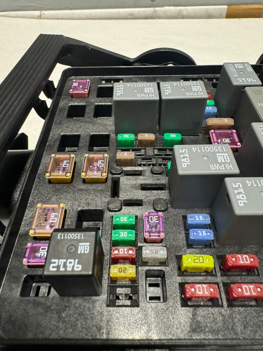 2014-2019 Silverado Sierra 6.0 Engine Under Hood Fuse Box - Without E-Assist Only