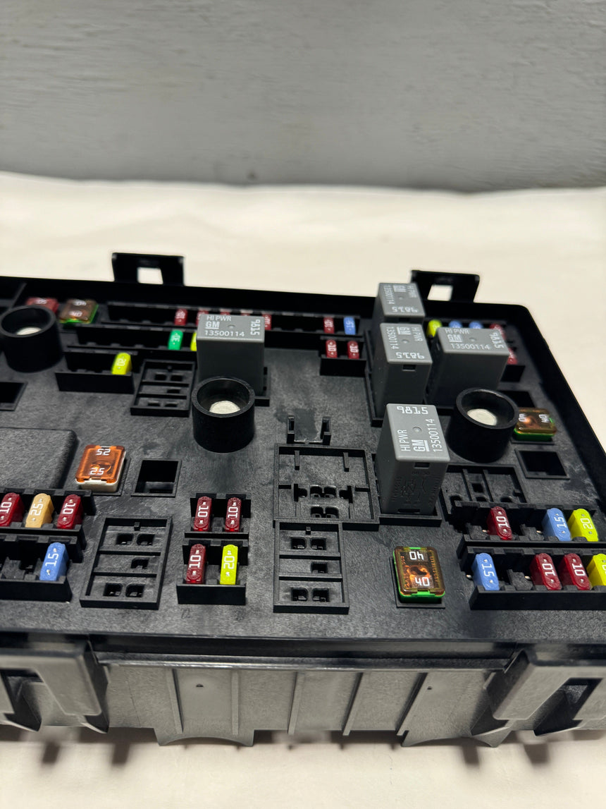 2015-2016 Express /Savana 2500 3500 Fuse Block Gas Engine No Tow Pkg