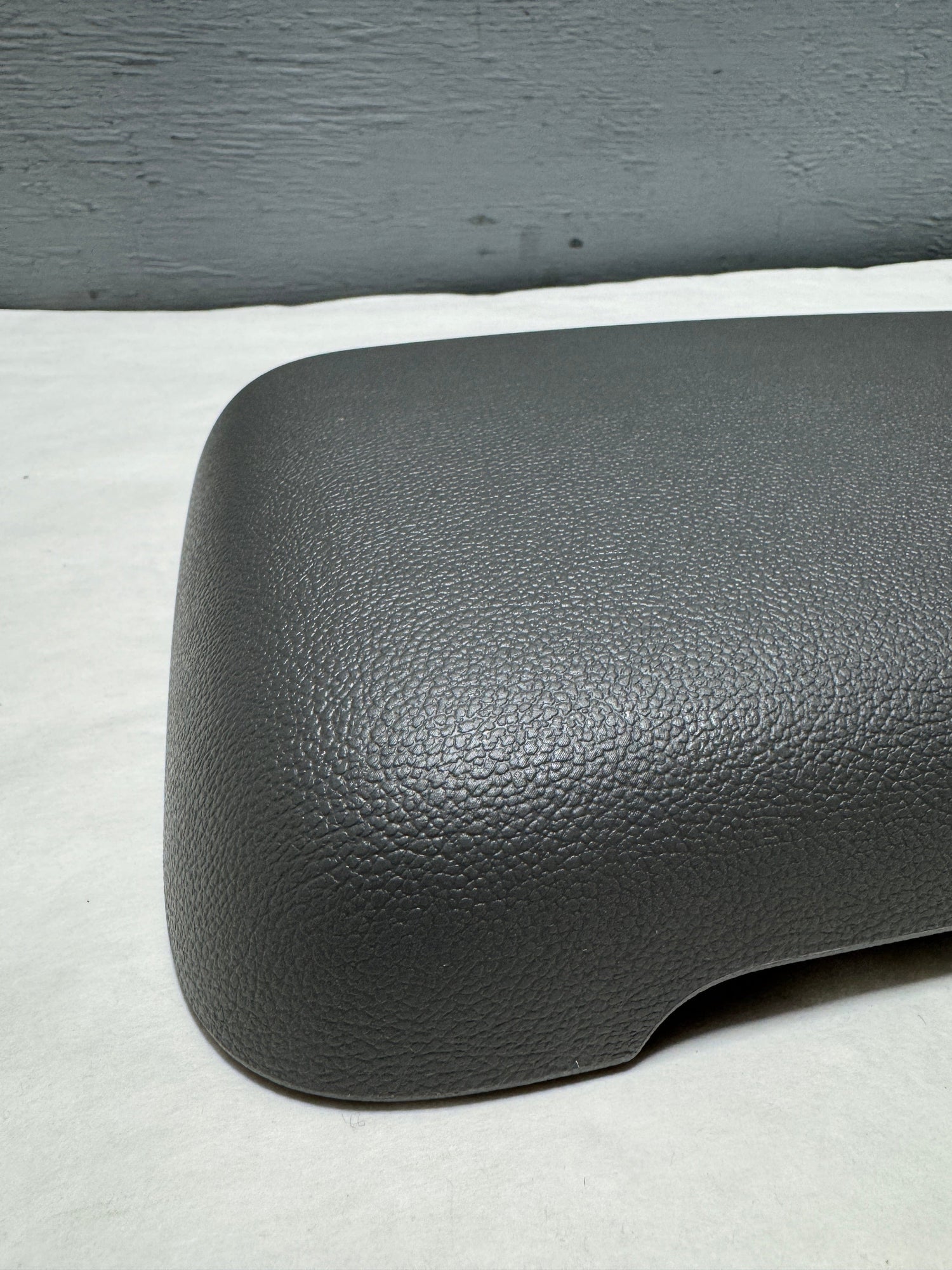 2015-2019 Canyon or Colorado Center Console Door Armrest For Auto Trans And Non Wireless Charging
