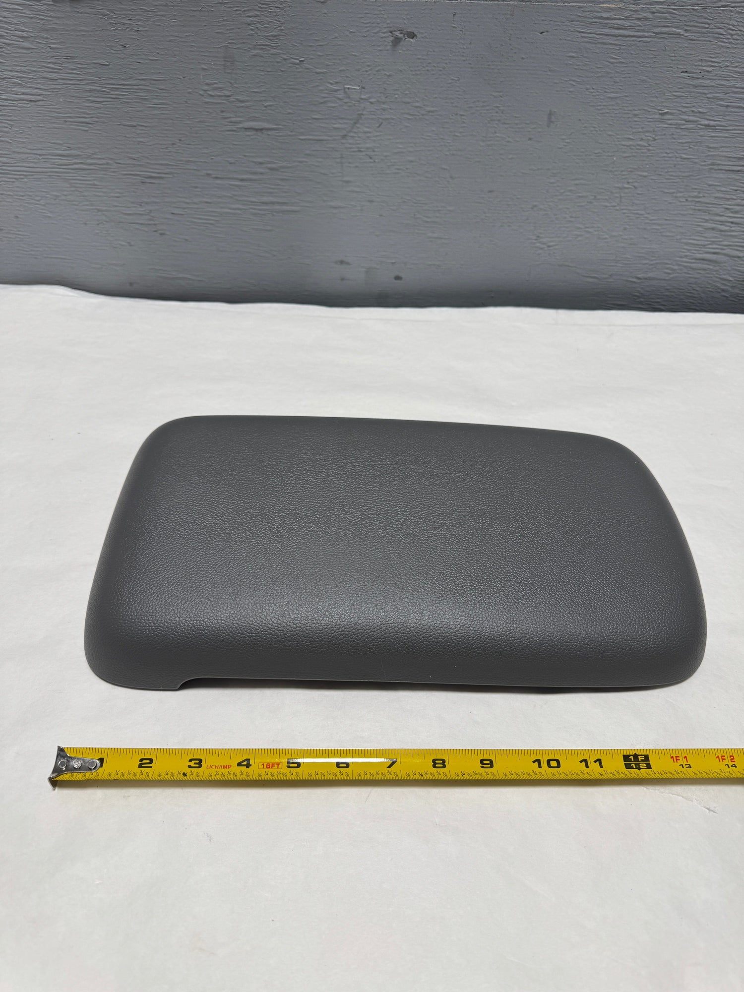 2015-2019 Canyon or Colorado Center Console Door Armrest For Auto Trans And Non Wireless Charging